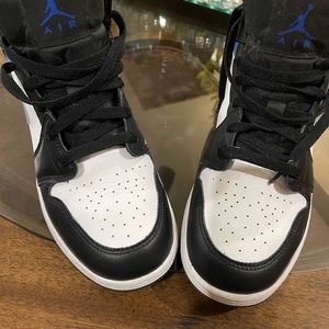 Jordan ones mid royal blue black and white size 7 Youth